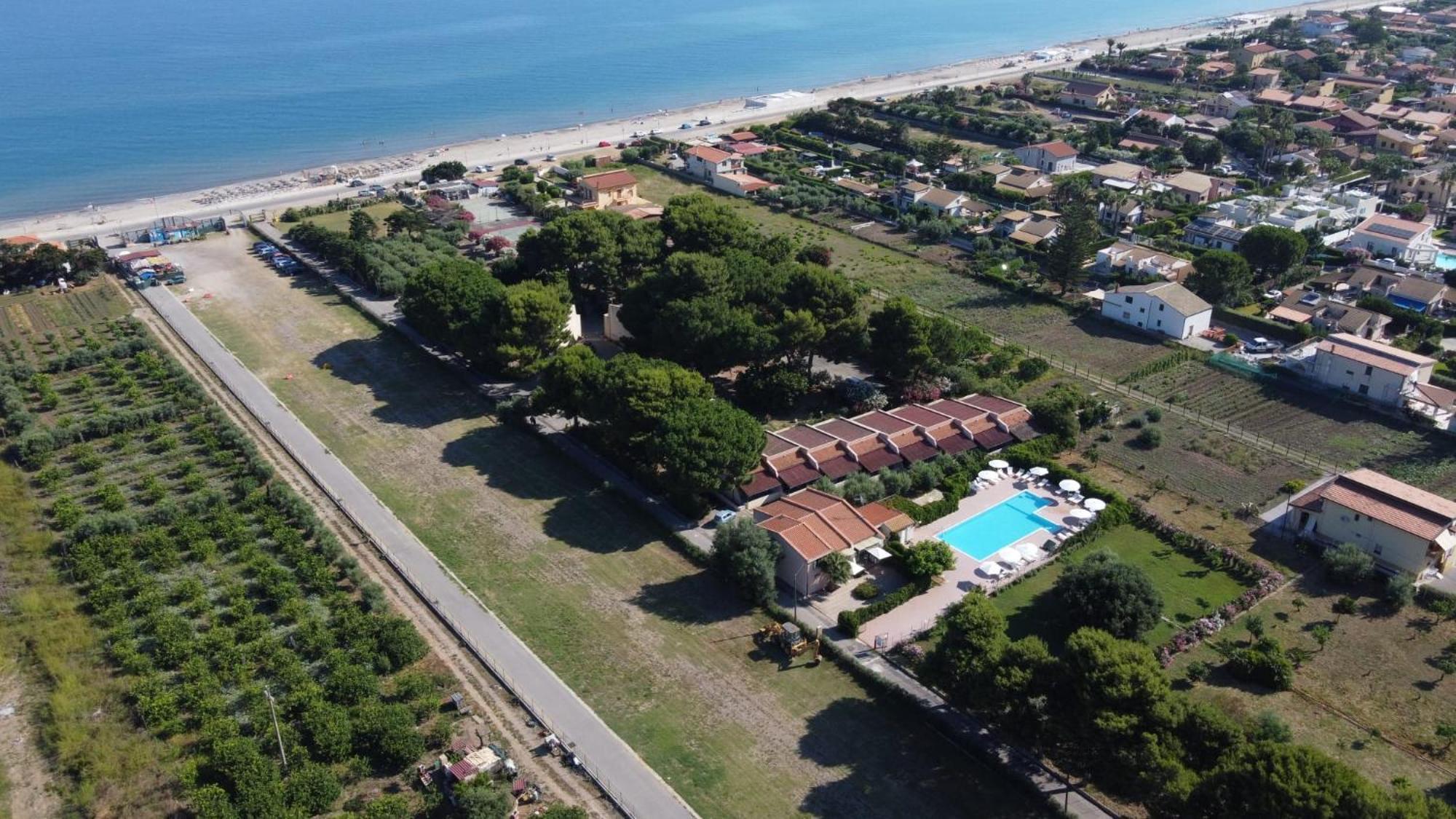 Villa Teti - Sicilia Кампофеличе ди Рокела Екстериор снимка